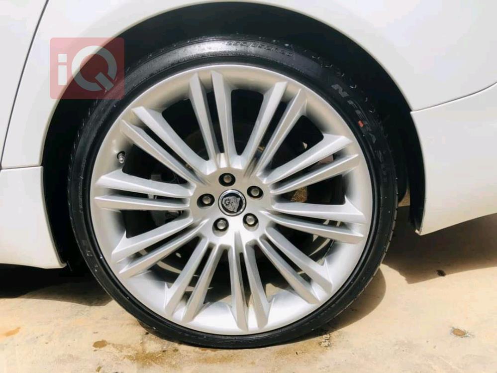 جاكوار XF